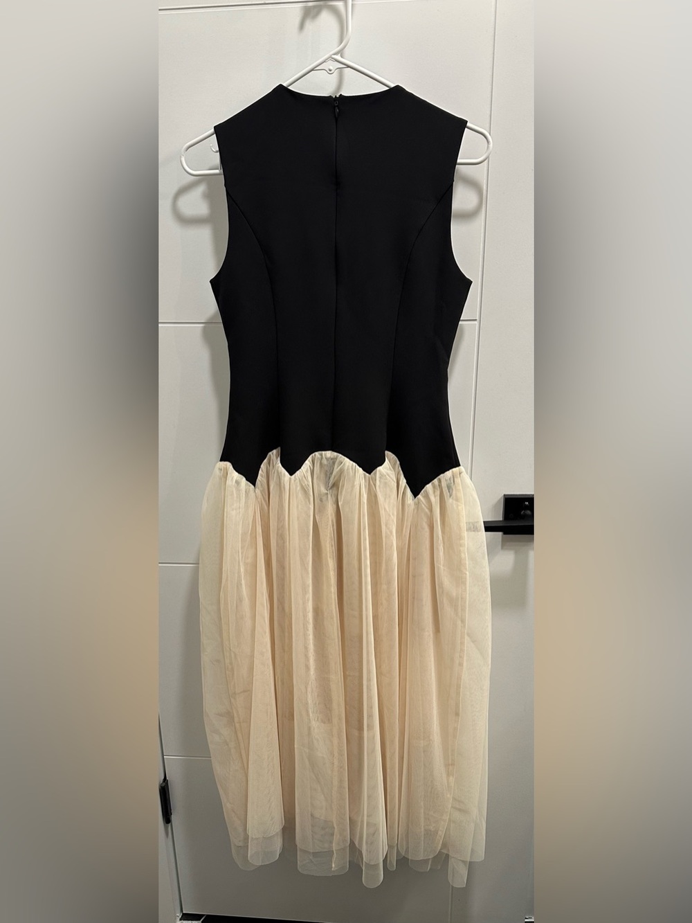 Commence Contrast Petal Waist Midi Dress Black Ivory Size Small NWT - Picture 3 of 5